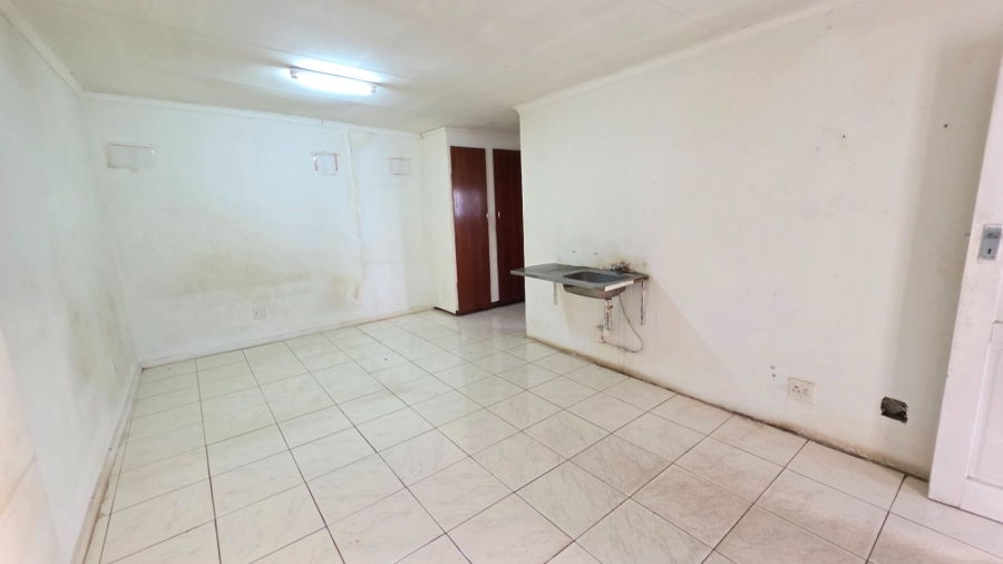 To Let 1 Bedroom Property for Rent in Laudium Gauteng