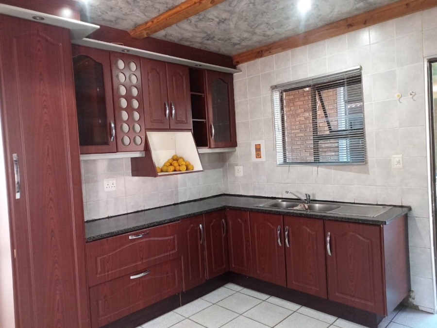 To Let 3 Bedroom Property for Rent in Suideroord Gauteng