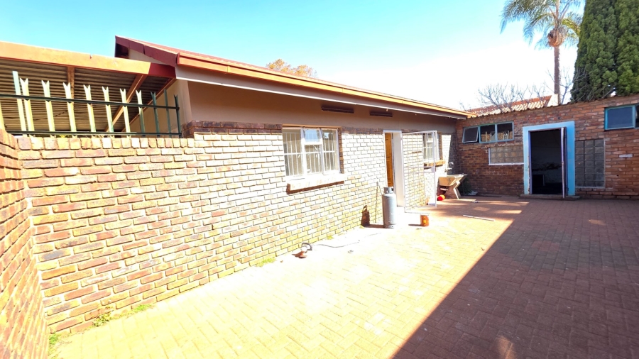 To Let 2 Bedroom Property for Rent in Erasmia Gauteng