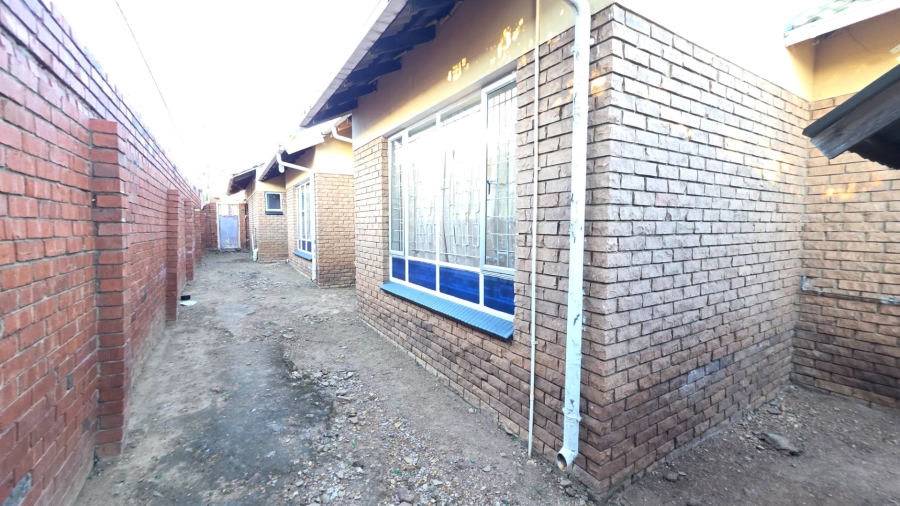 4 Bedroom Property for Sale in Laudium Gauteng