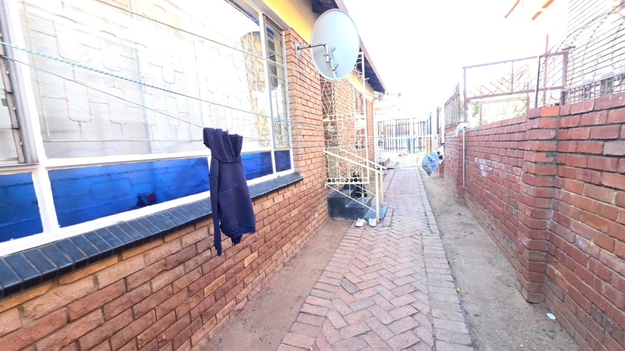 4 Bedroom Property for Sale in Laudium Gauteng