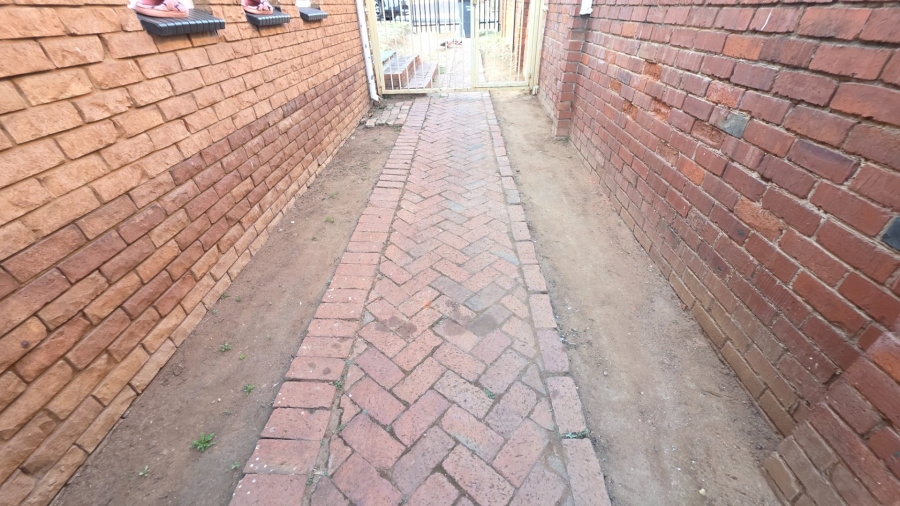 4 Bedroom Property for Sale in Laudium Gauteng