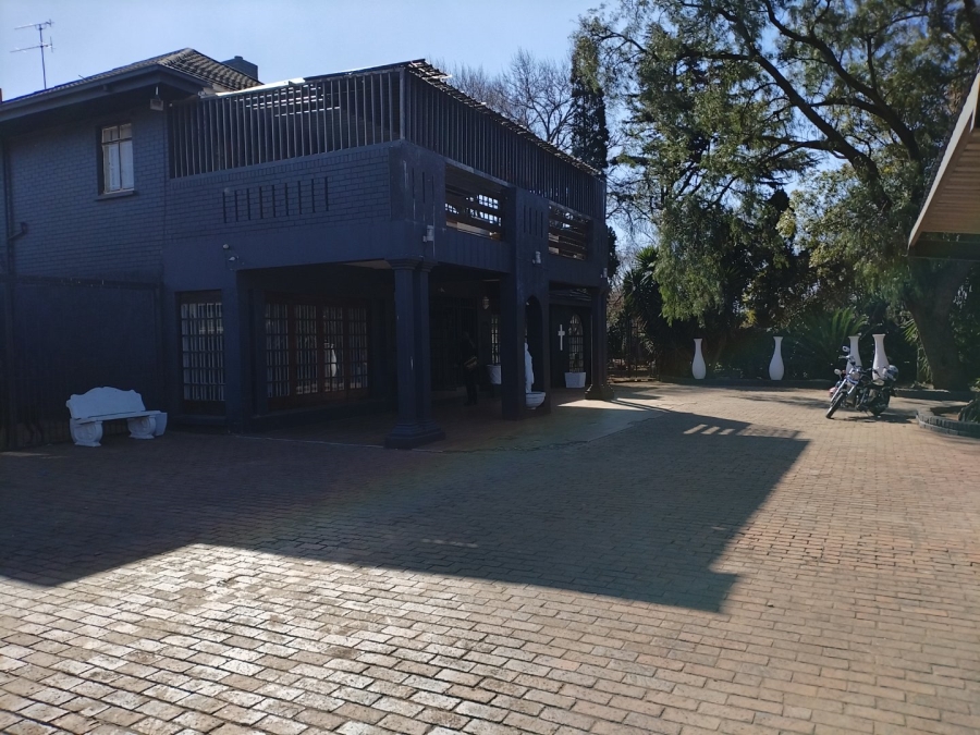 12 Bedroom Property for Sale in Petersfield Gauteng
