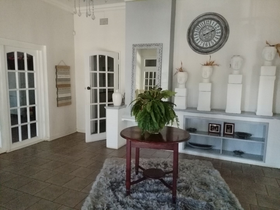 12 Bedroom Property for Sale in Petersfield Gauteng