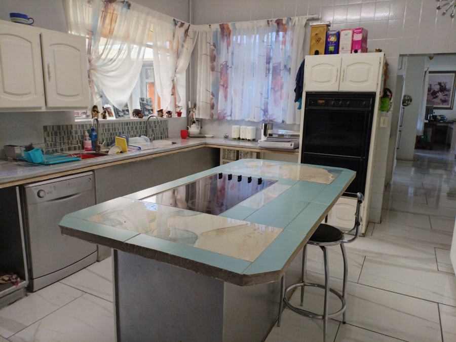 12 Bedroom Property for Sale in Petersfield Gauteng