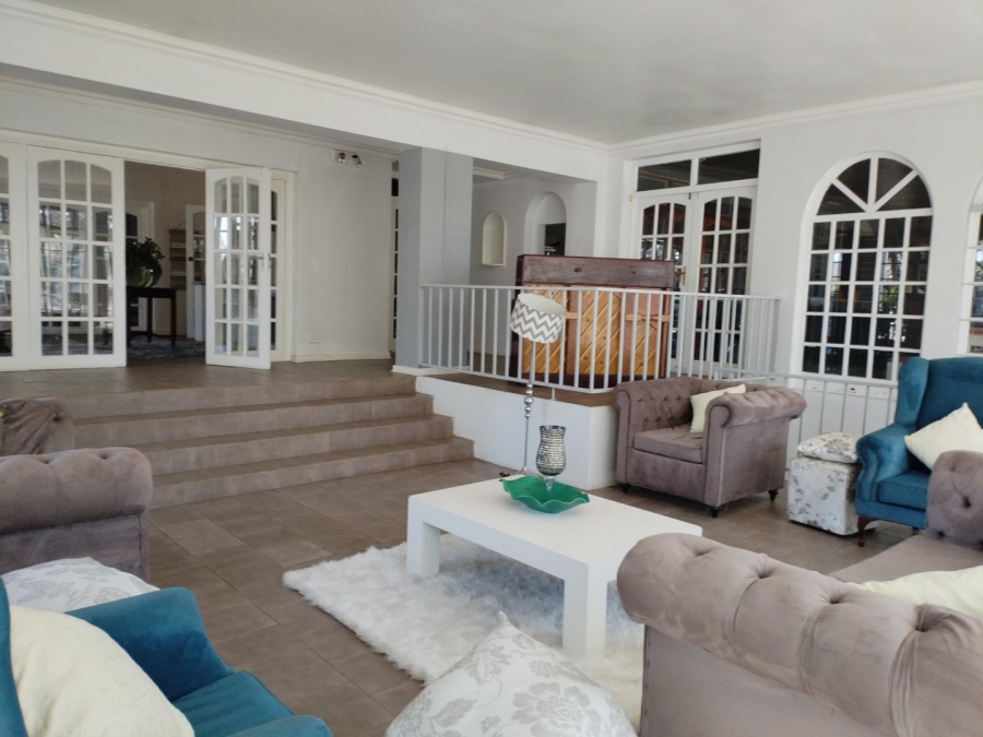 12 Bedroom Property for Sale in Petersfield Gauteng