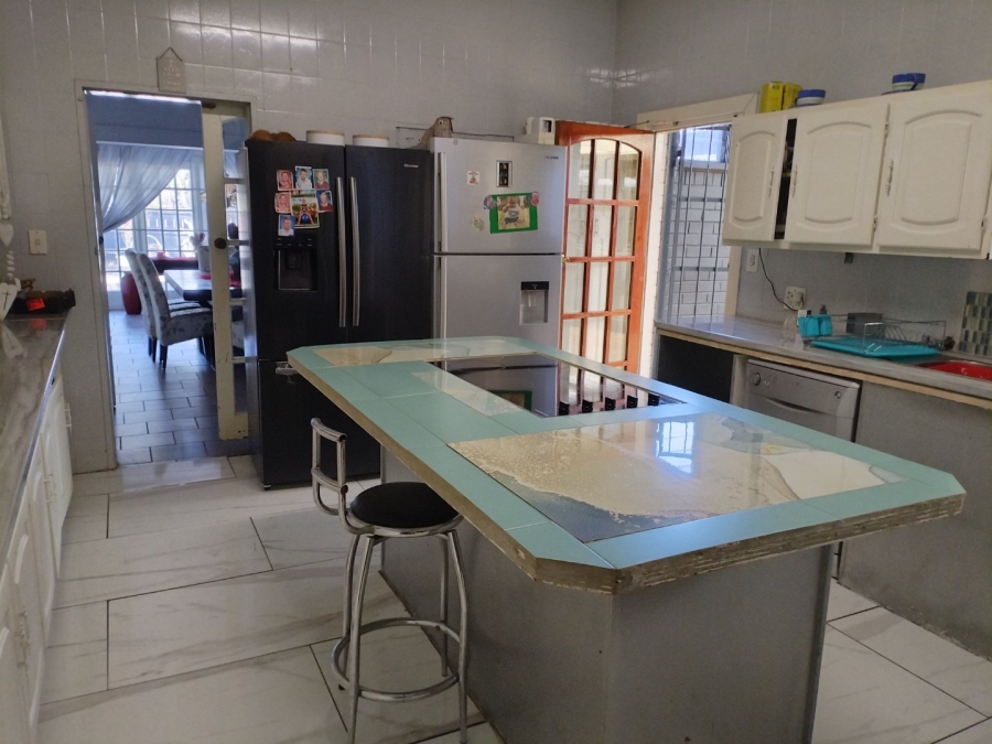 12 Bedroom Property for Sale in Petersfield Gauteng