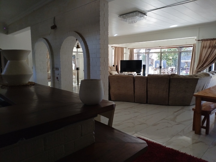 12 Bedroom Property for Sale in Petersfield Gauteng