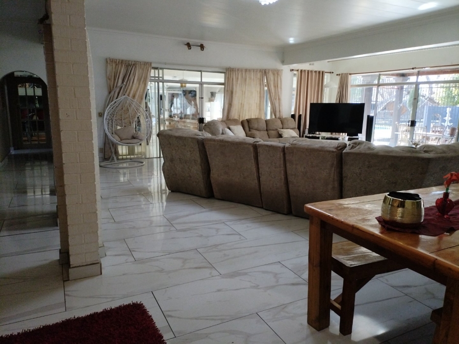 12 Bedroom Property for Sale in Petersfield Gauteng