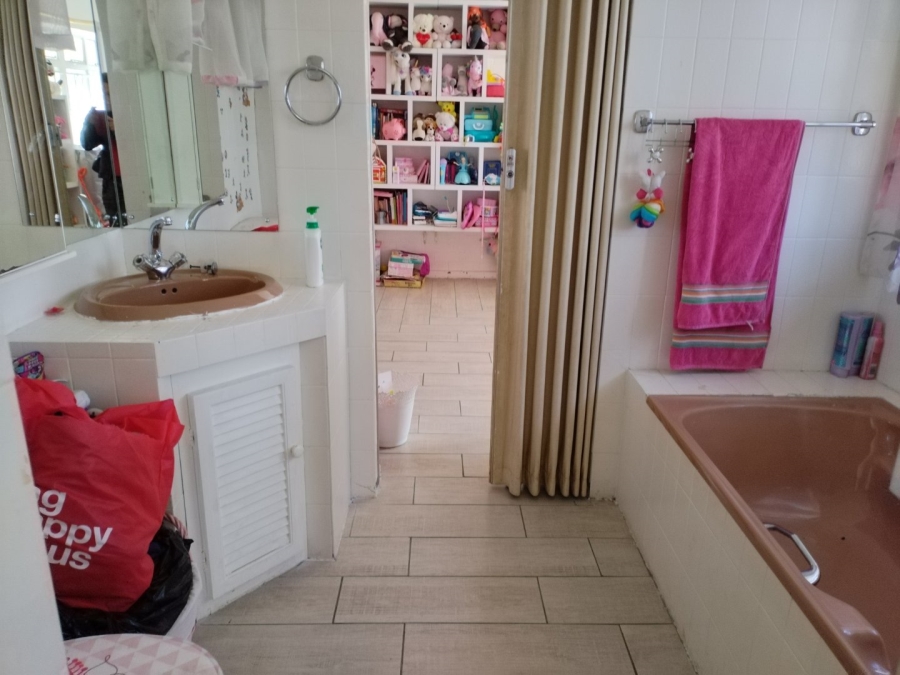12 Bedroom Property for Sale in Petersfield Gauteng