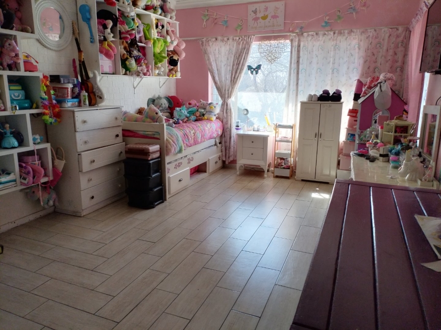12 Bedroom Property for Sale in Petersfield Gauteng
