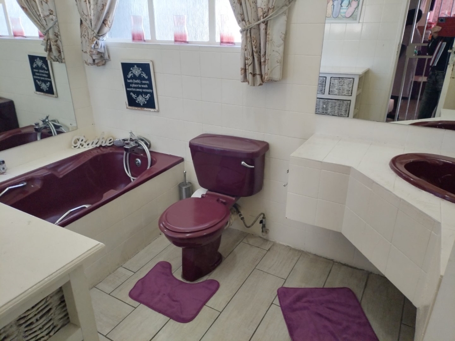 12 Bedroom Property for Sale in Petersfield Gauteng