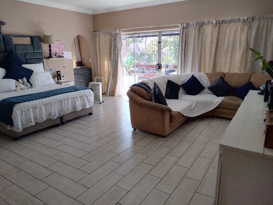 12 Bedroom Property for Sale in Petersfield Gauteng