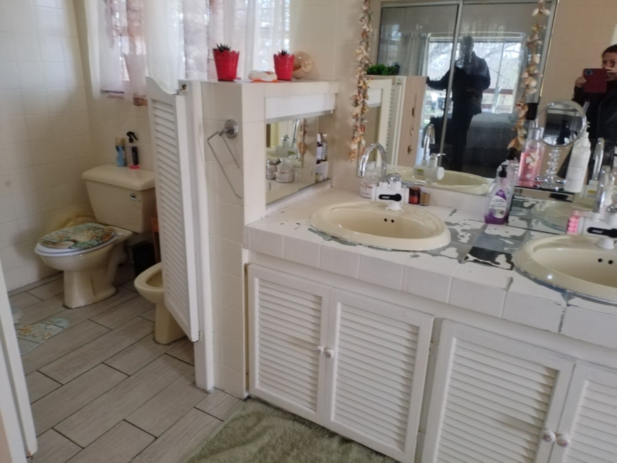 12 Bedroom Property for Sale in Petersfield Gauteng