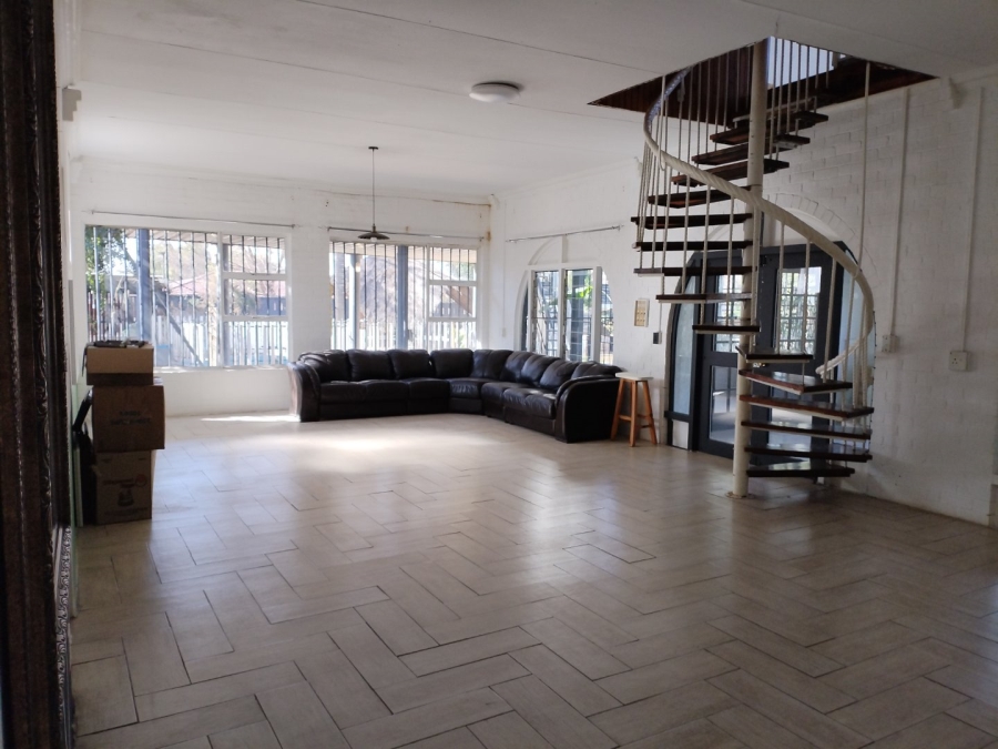 12 Bedroom Property for Sale in Petersfield Gauteng