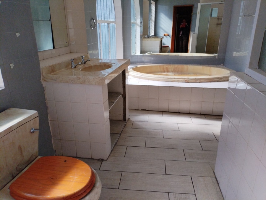 12 Bedroom Property for Sale in Petersfield Gauteng