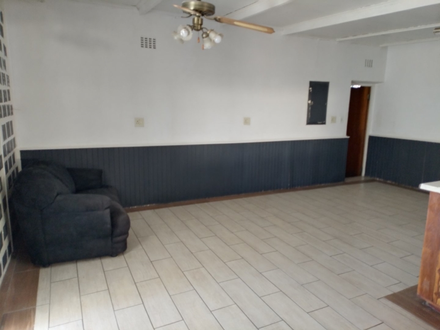 12 Bedroom Property for Sale in Petersfield Gauteng