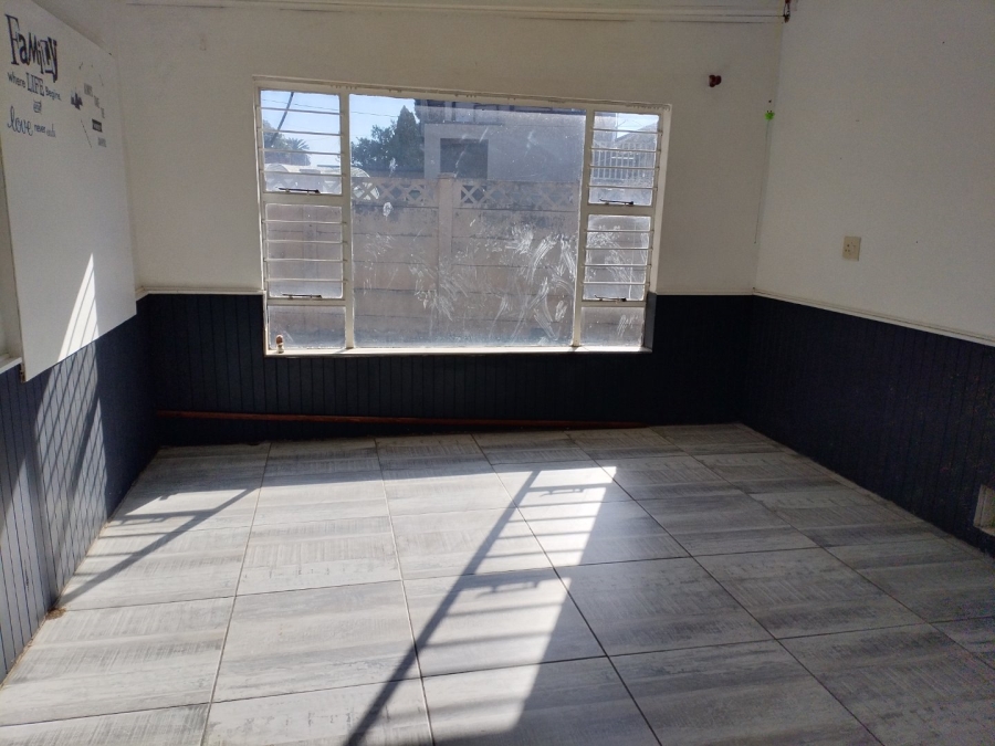 12 Bedroom Property for Sale in Petersfield Gauteng