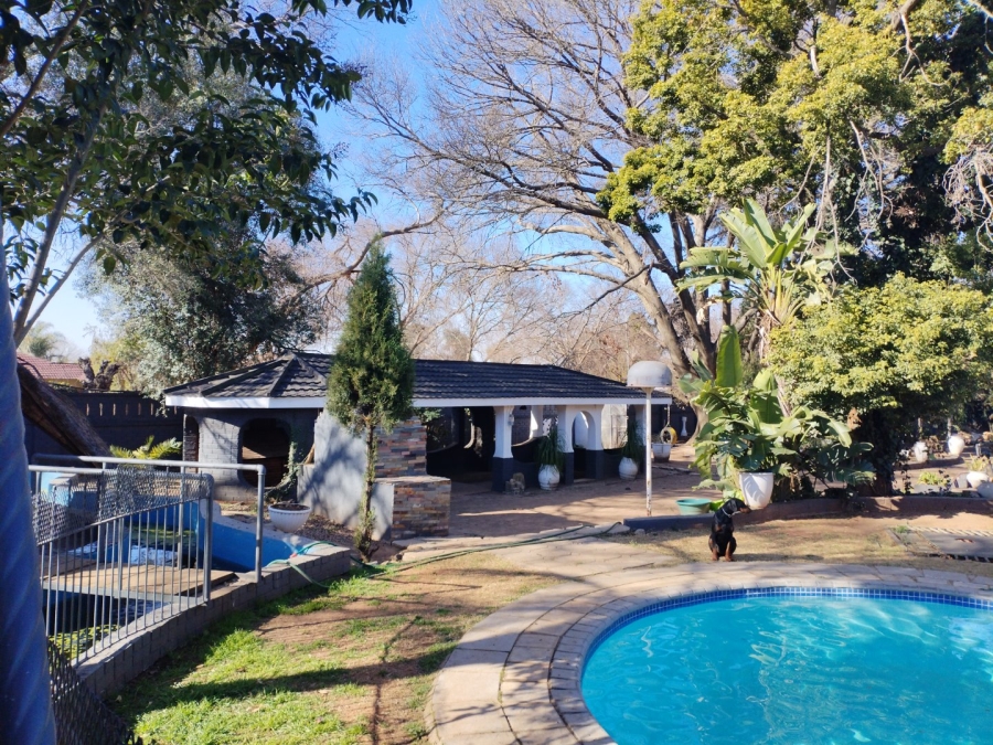 12 Bedroom Property for Sale in Petersfield Gauteng