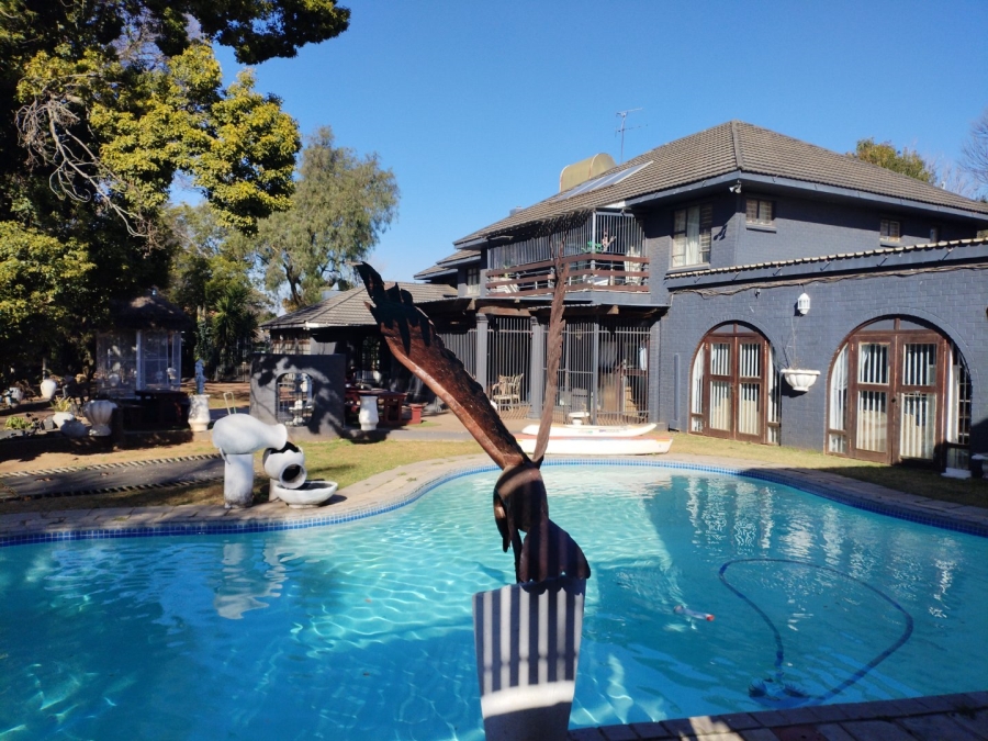 12 Bedroom Property for Sale in Petersfield Gauteng