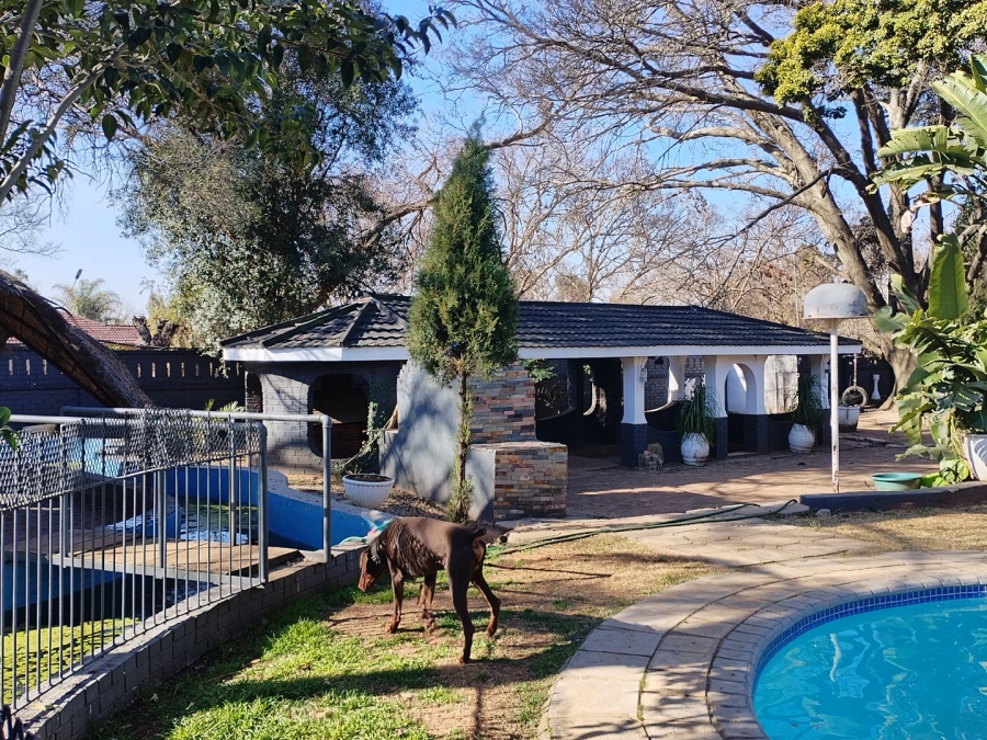 12 Bedroom Property for Sale in Petersfield Gauteng