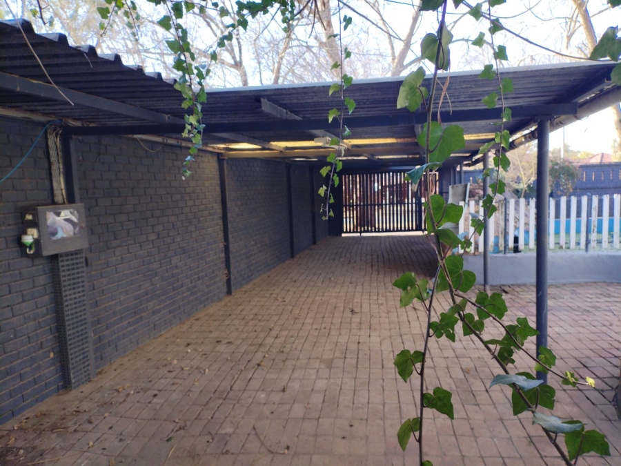 12 Bedroom Property for Sale in Petersfield Gauteng