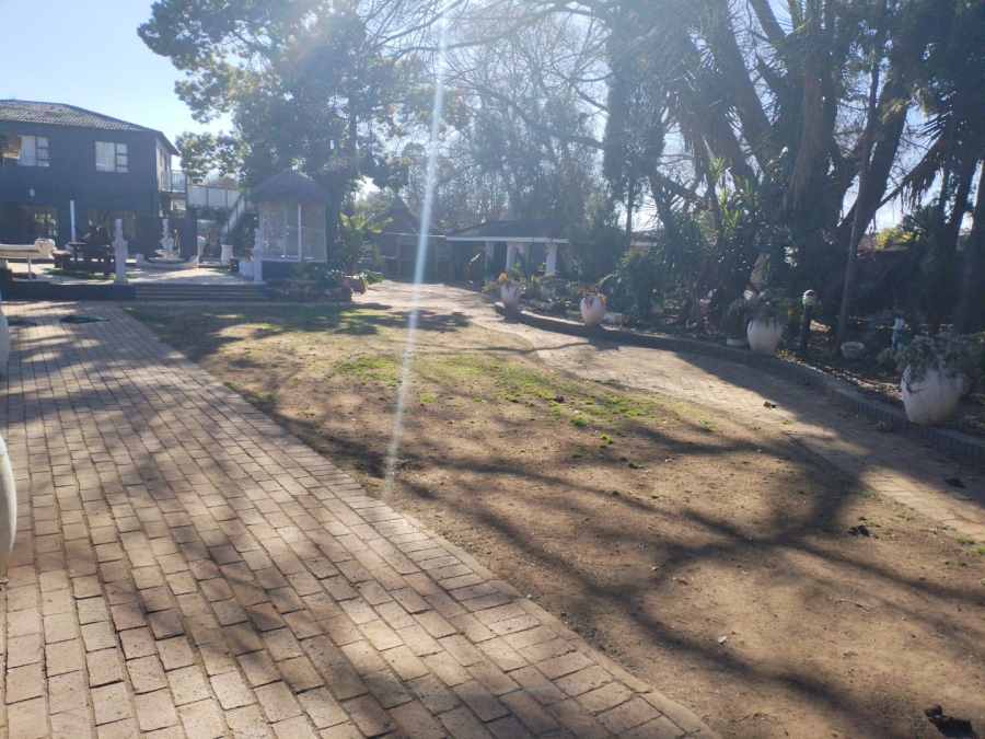 12 Bedroom Property for Sale in Petersfield Gauteng