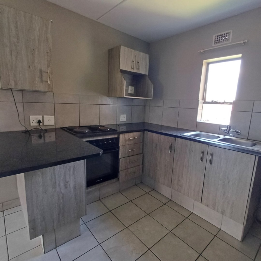 2 Bedroom Property for Sale in Heuweloord Gauteng