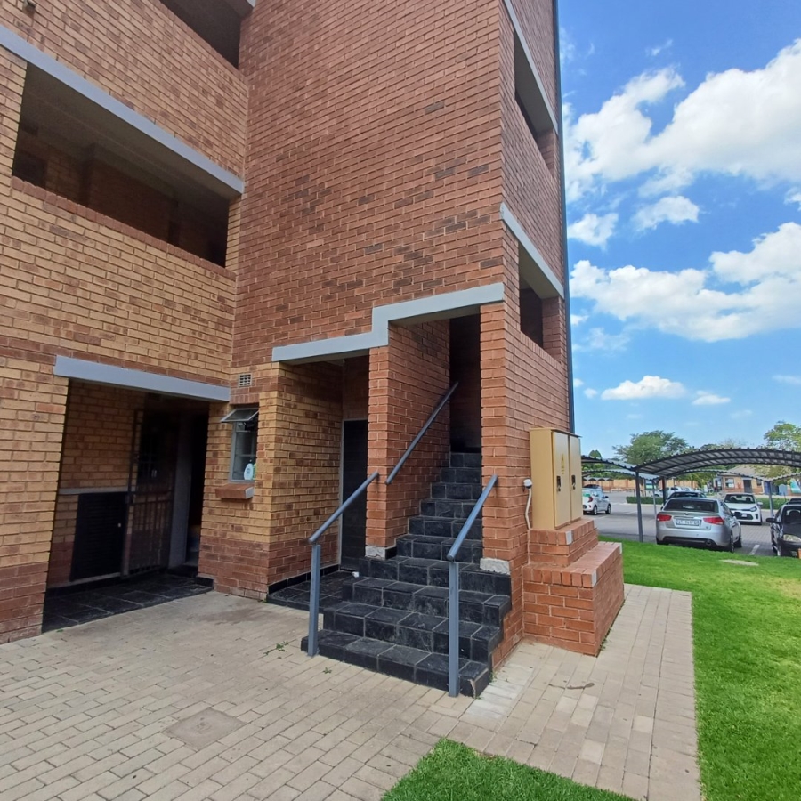 2 Bedroom Property for Sale in Heuweloord Gauteng