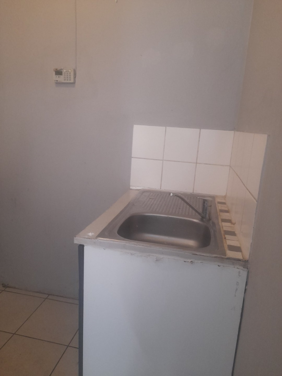 To Let 1 Bedroom Property for Rent in Kensington Gauteng