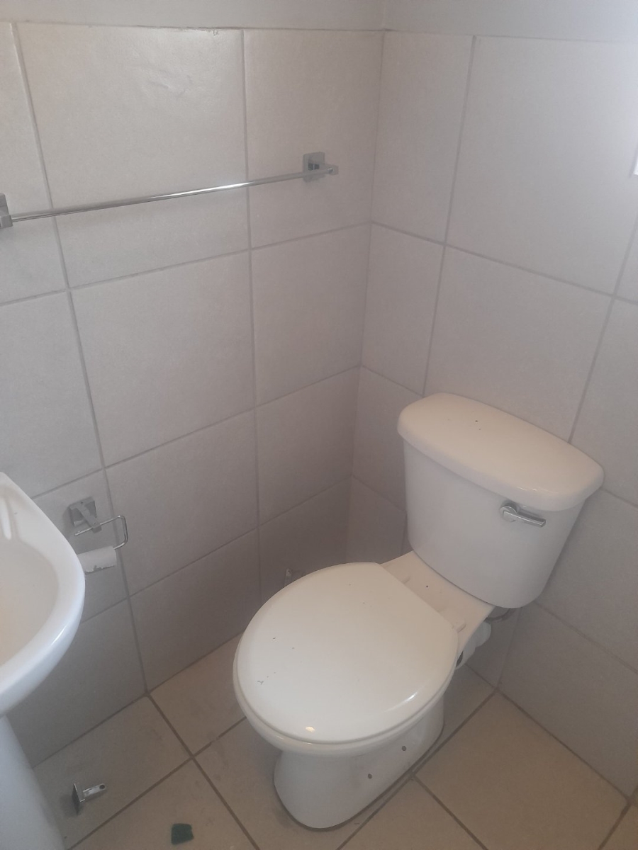 To Let 1 Bedroom Property for Rent in Kensington Gauteng