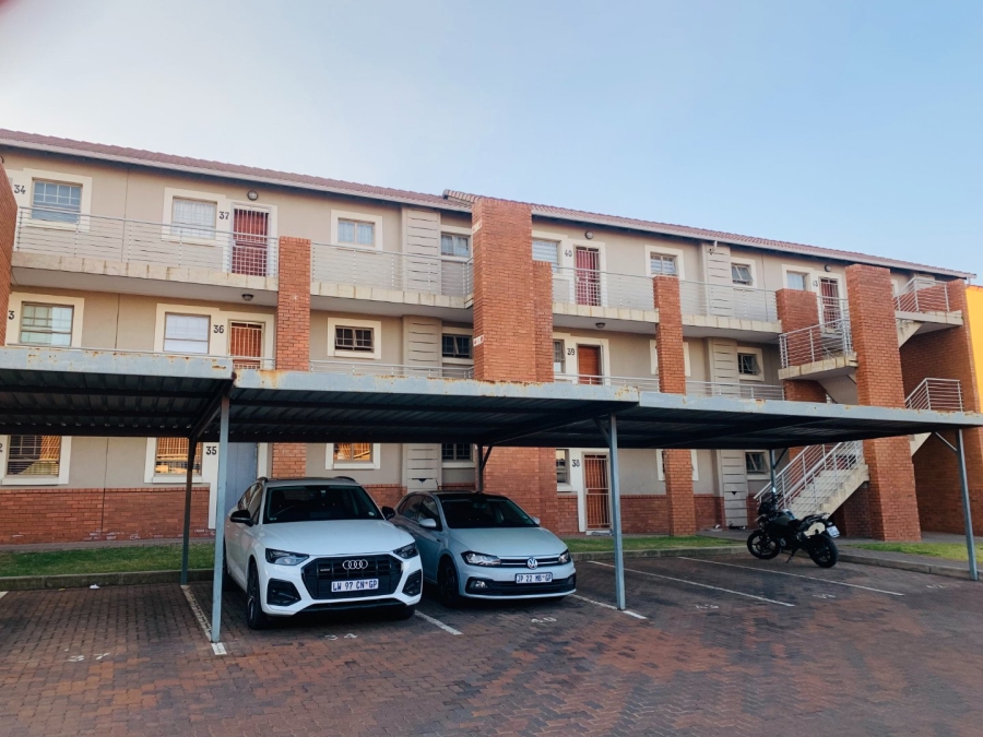 To Let 2 Bedroom Property for Rent in Monavoni Gauteng