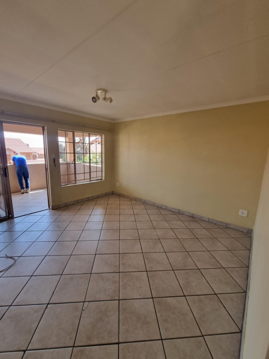 2 Bedroom Property for Sale in Rooihuiskraal North Gauteng