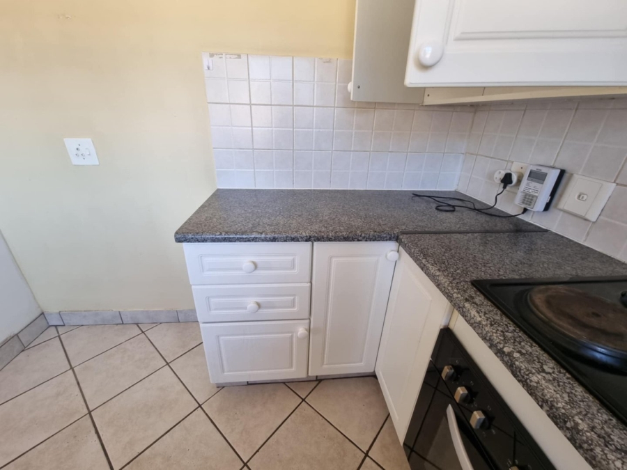2 Bedroom Property for Sale in Rooihuiskraal North Gauteng