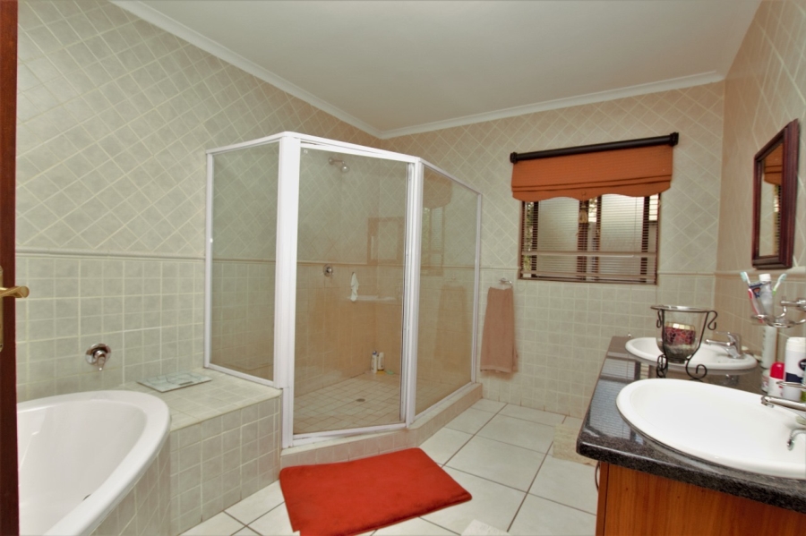 To Let 4 Bedroom Property for Rent in Silver Lakes Gauteng