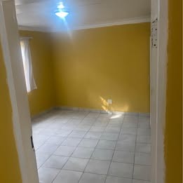 To Let 1 Bedroom Property for Rent in Mondeor Gauteng