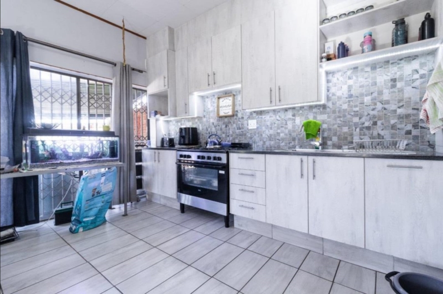 To Let 1 Bedroom Property for Rent in Mondeor Gauteng