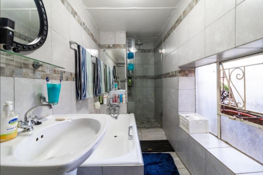 To Let 1 Bedroom Property for Rent in Mondeor Gauteng