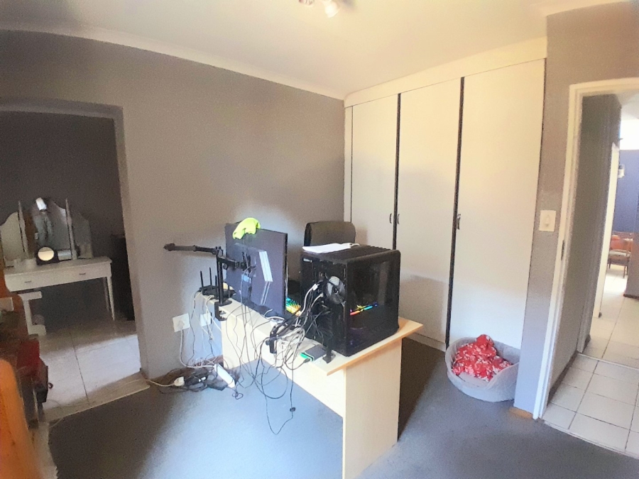 2 Bedroom Property for Sale in Halfway Gardens Gauteng