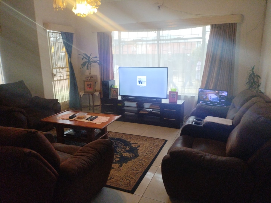 3 Bedroom Property for Sale in Strubenvale Gauteng