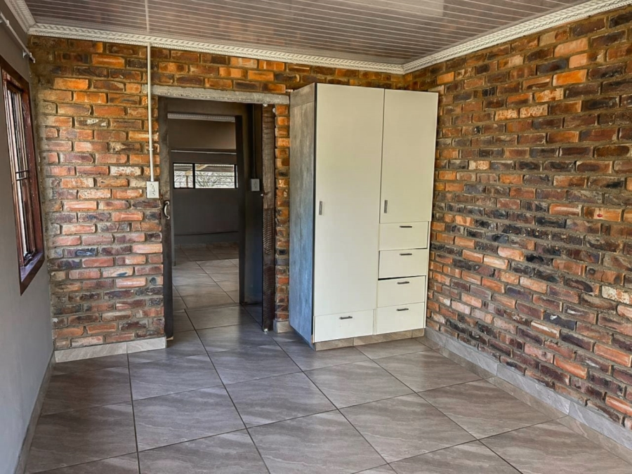 To Let 2 Bedroom Property for Rent in Doornrandje Gauteng