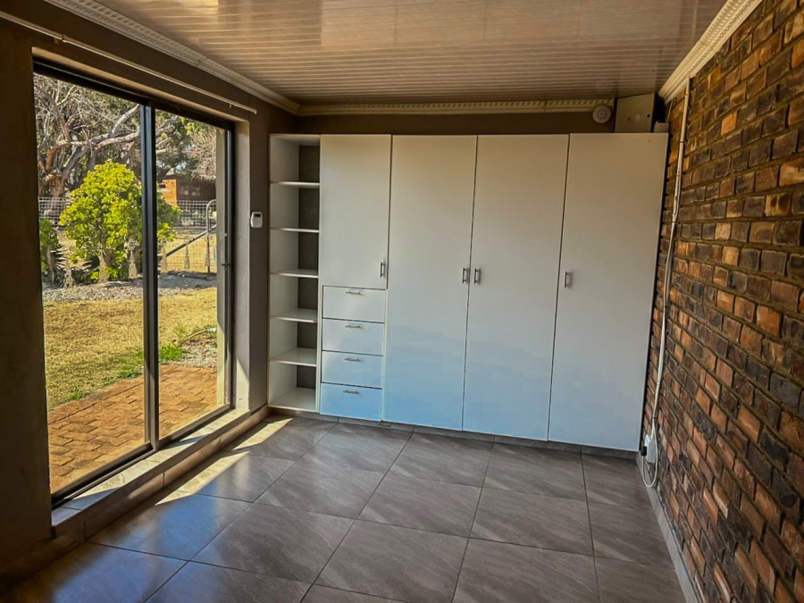 To Let 2 Bedroom Property for Rent in Doornrandje Gauteng