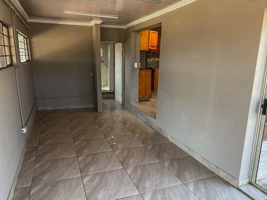 To Let 2 Bedroom Property for Rent in Doornrandje Gauteng