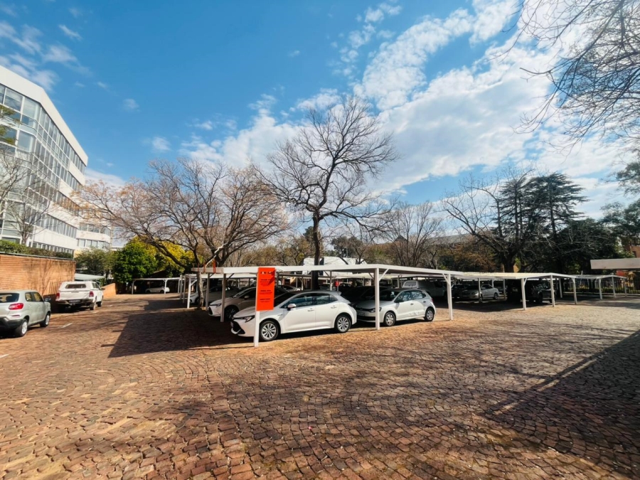  Bedroom Property for Sale in Die Hoewes Gauteng