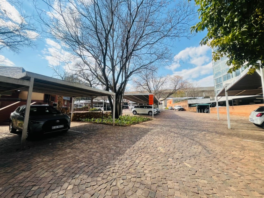  Bedroom Property for Sale in Die Hoewes Gauteng