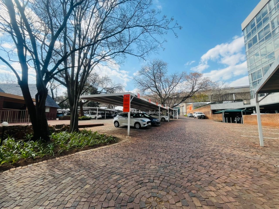  Bedroom Property for Sale in Die Hoewes Gauteng
