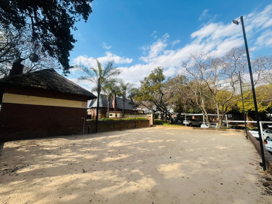 Bedroom Property for Sale in Die Hoewes Gauteng