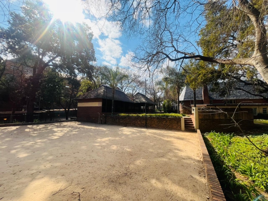  Bedroom Property for Sale in Die Hoewes Gauteng