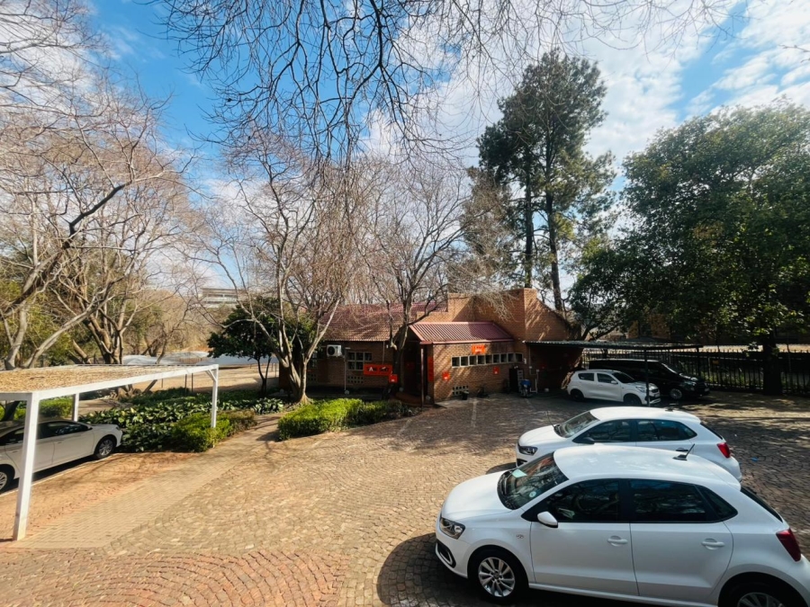  Bedroom Property for Sale in Die Hoewes Gauteng