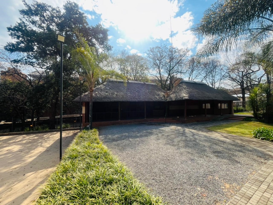  Bedroom Property for Sale in Die Hoewes Gauteng
